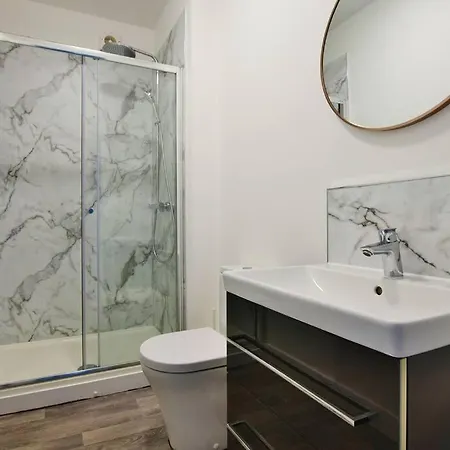 Free Parking - Beautiful 2-Br Flat In Манчестер Экстерьер фото