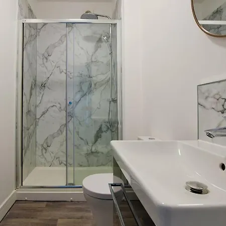 Free Parking - Beautiful 2-Br Flat In Манчестер Экстерьер фото