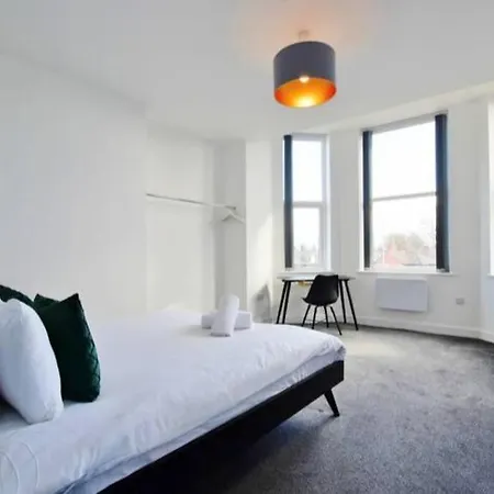 Free Parking - Beautiful 2-Br Flat In Манчестер Экстерьер фото
