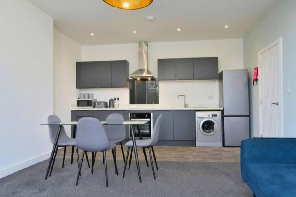 Free Parking - Beautiful 2-br Flat In Appartement *