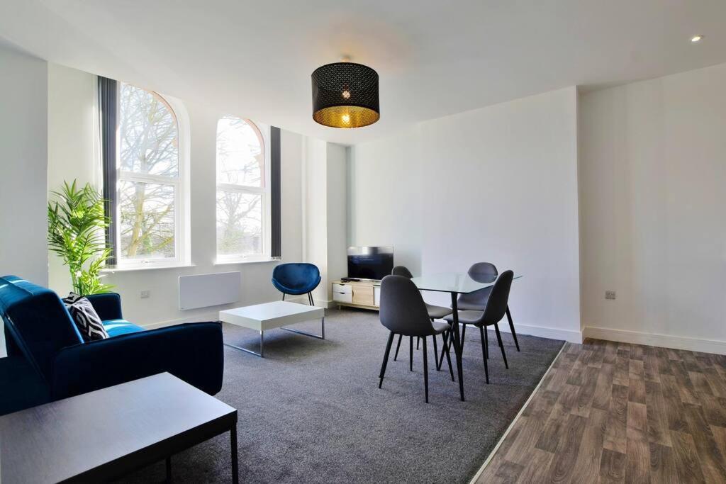 Free Parking - Beautiful 2-br Flat In Appartement Manchester